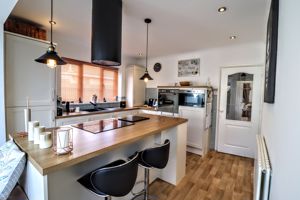 KITCHEN- click for photo gallery
